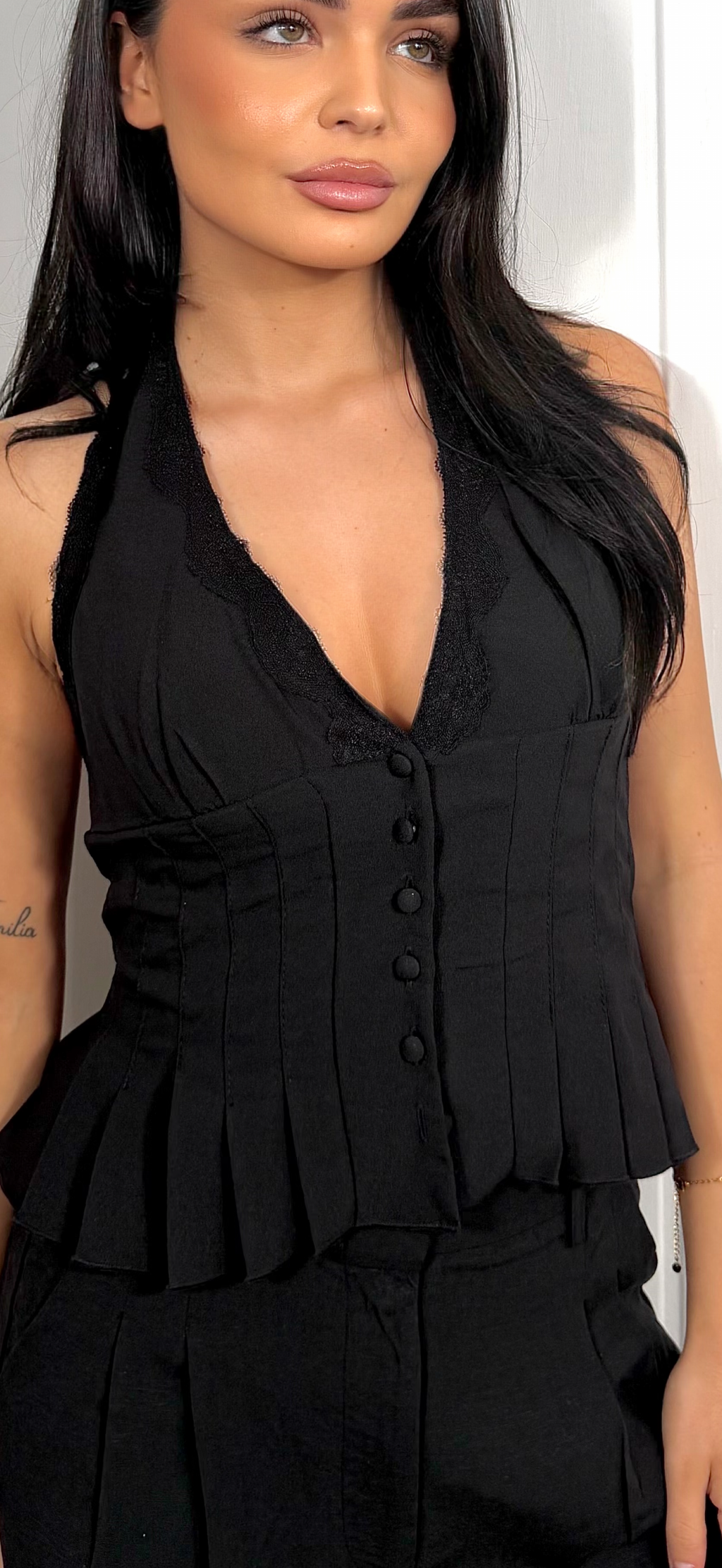Chiffon-Haltertop mit tiefem V-Ausschnitt und gesmoktem Rücken