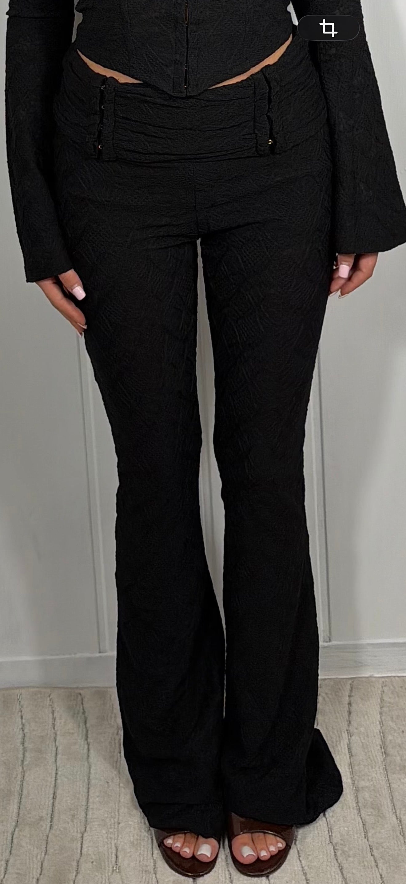 Texturierte Spitzenhose mit umgeschlagenen Bund